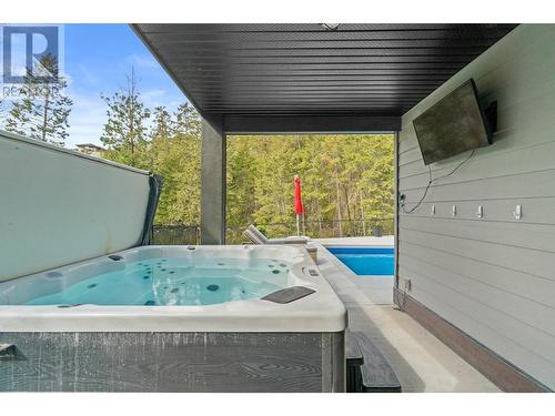 200 Lost Creek Court, Kelowna, BC - Outdoor With In Ground Pool With Exterior