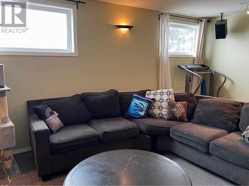 8716 91 Avenue, Fort St. John, BC - Indoor Photo Showing Living Room