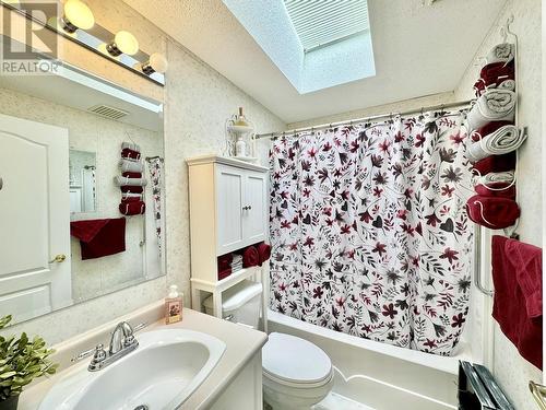 14 208 8Th Street, 100 Mile House, BC - Indoor Photo Showing Bathroom