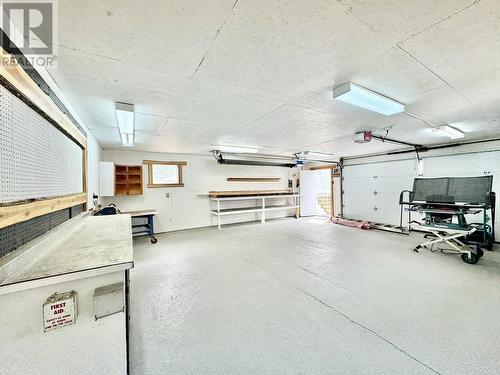 14 208 8Th Street, 100 Mile House, BC - Indoor Photo Showing Garage