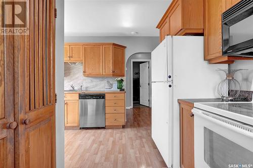 1147 Montgomery Street, Moose Jaw, SK - Indoor Photo Showing Kitchen