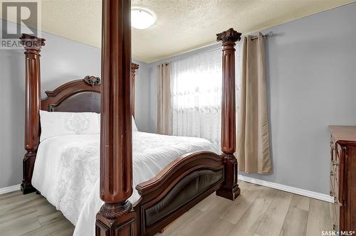 1147 Montgomery Street, Moose Jaw, SK - Indoor Photo Showing Bedroom