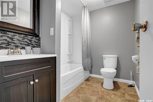 1147 Montgomery Street, Moose Jaw, SK - Indoor Photo Showing Bathroom