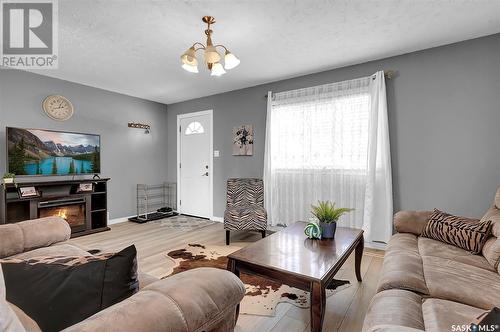 1147 Montgomery Street, Moose Jaw, SK - Indoor Photo Showing Living Room