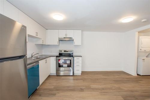 245 Dain Avenue|Unit #Lower, Welland, ON - Indoor Photo Showing Kitchen