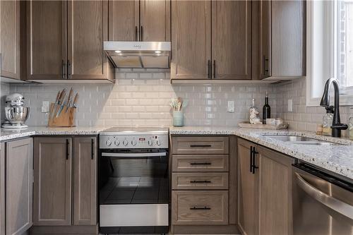 219 Dundas Street E|Unit #46, Waterdown, ON - Indoor Photo Showing Kitchen With Stainless Steel Kitchen With Double Sink With Upgraded Kitchen