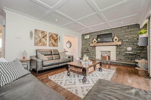 3530 Spruce Avenue, Burlington, ON - Indoor Photo Showing Living Room With Fireplace