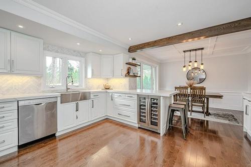 3530 Spruce Avenue, Burlington, ON - Indoor Photo Showing Kitchen With Upgraded Kitchen