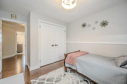 3530 Spruce Avenue, Burlington, ON - Indoor Photo Showing Bedroom