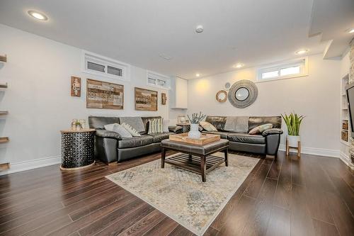 3530 Spruce Avenue, Burlington, ON - Indoor Photo Showing Living Room
