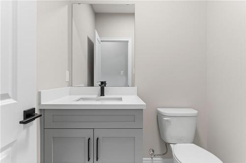 33 Hampshire Place, Stoney Creek, ON - Indoor Photo Showing Bathroom