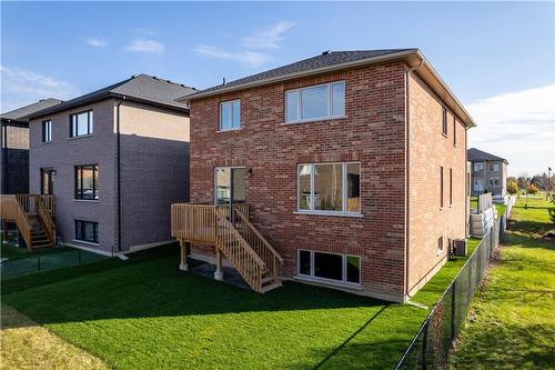 33 Hampshire Place, Stoney Creek, ON - Outdoor With Exterior