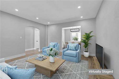 94 Howard Avenue, Hamilton, ON - Indoor Photo Showing Living Room