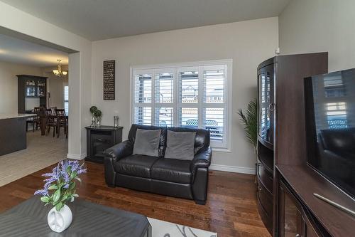 3 Winslow Way, Stoney Creek, ON - Indoor Photo Showing Living Room