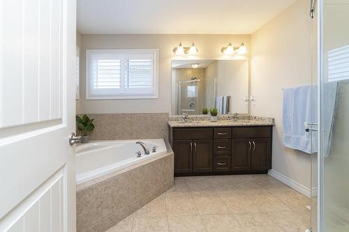 3 Winslow Way, Stoney Creek, ON - Indoor Photo Showing Bathroom