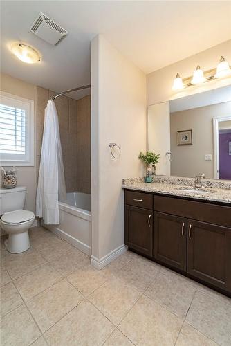 3 Winslow Way, Stoney Creek, ON - Indoor Photo Showing Bathroom