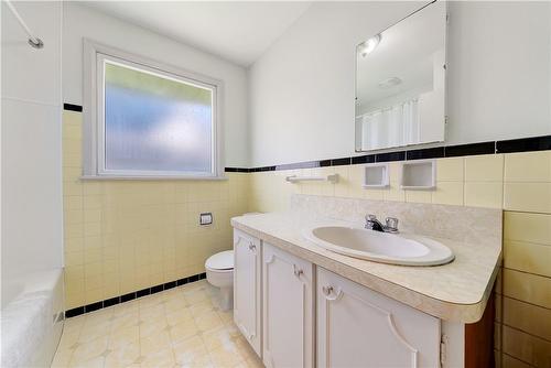53 Saint Margarets Road, Ancaster, ON - Indoor Photo Showing Bathroom
