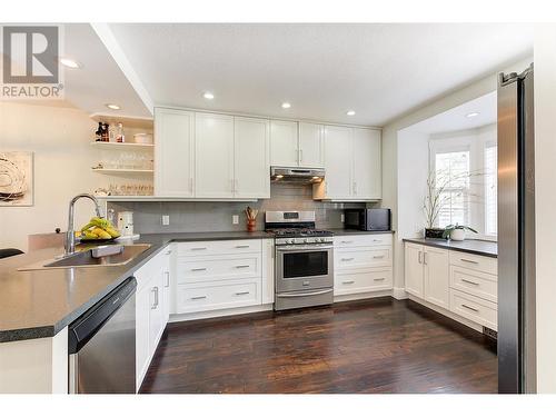 527 Yates Road Unit# 34, Kelowna, BC - Indoor Photo Showing Kitchen With Upgraded Kitchen