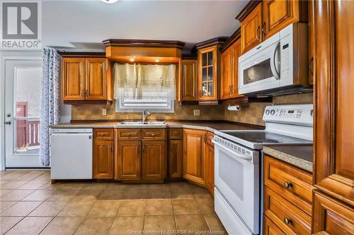 312 Bayview Crt, Dieppe, NB - Indoor Photo Showing Kitchen With Double Sink