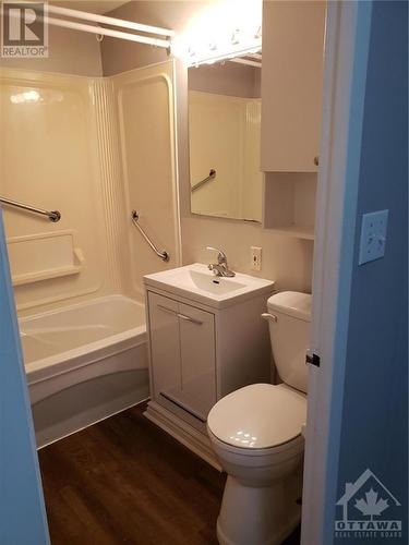 4pcs bath with tub and shower - 25 Tamarack Street Unit#105, Deep River, ON - Indoor Photo Showing Bathroom