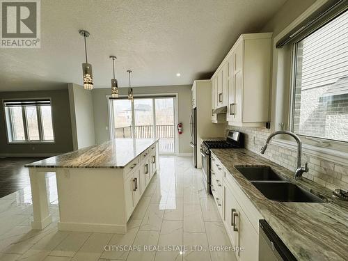 341 Masters Dr, Woodstock, ON - Indoor Photo Showing Kitchen With Double Sink With Upgraded Kitchen