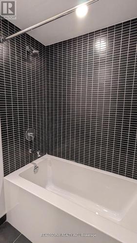 #1218 -1 Jarvis St, Hamilton, ON - Indoor Photo Showing Bathroom