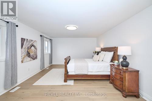 7434 Sherrilee Crescent, Niagara Falls, ON - Indoor Photo Showing Bedroom