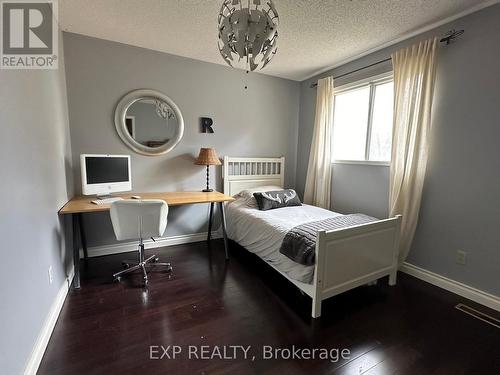 28 Huntingwood Ave, Hamilton, ON - Indoor Photo Showing Bedroom