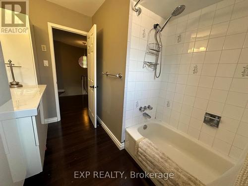 28 Huntingwood Ave, Hamilton, ON - Indoor Photo Showing Bathroom