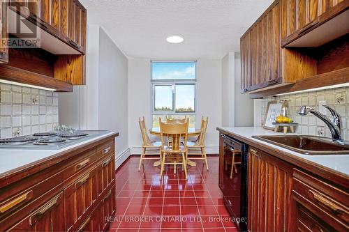 #610 -23 Woodlawn Rd E, Guelph, ON - Indoor Photo Showing Kitchen With Double Sink