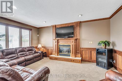 7689 Mount Carmel Blvd, Niagara Falls, ON - Indoor Photo Showing Living Room With Fireplace