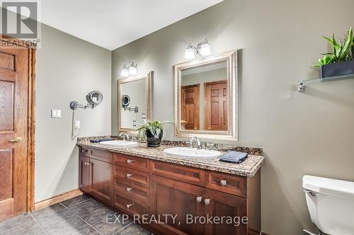 7689 Mount Carmel Blvd, Niagara Falls, ON - Indoor Photo Showing Bathroom