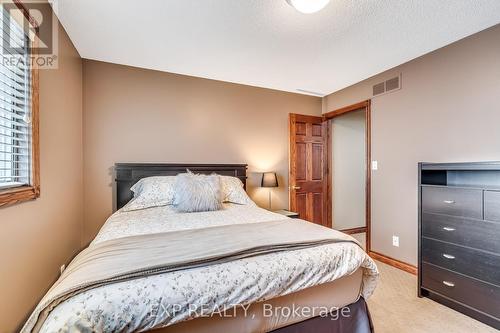 7689 Mount Carmel Blvd, Niagara Falls, ON - Indoor Photo Showing Bedroom