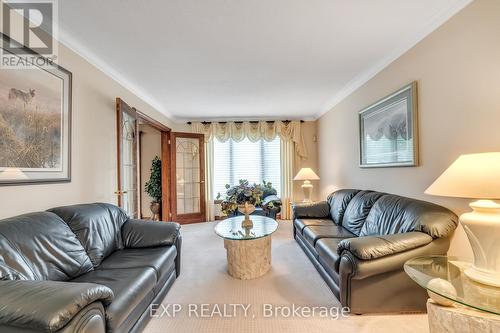 7689 Mount Carmel Blvd, Niagara Falls, ON - Indoor Photo Showing Living Room
