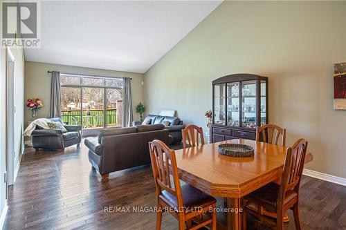 4 - 5490 Prince Edward Avenue, Niagara Falls, ON - Indoor Photo Showing Dining Room
