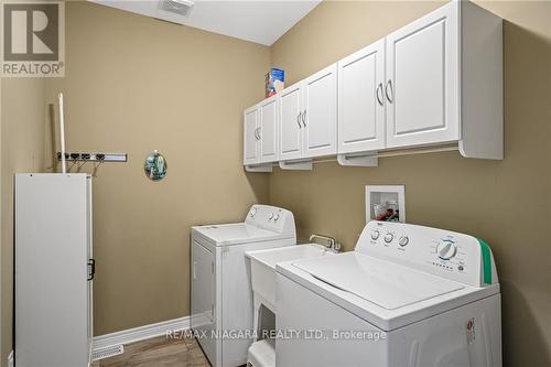4 - 5490 Prince Edward Avenue, Niagara Falls, ON - Indoor Photo Showing Laundry Room