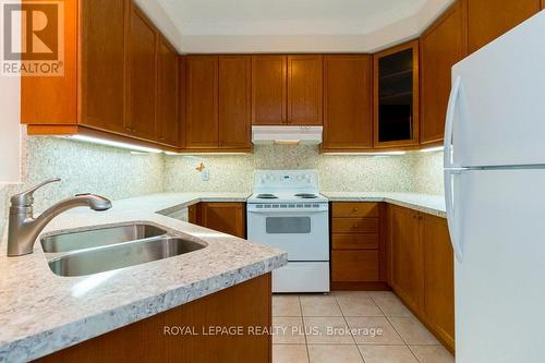 #321 -3351 Cawthra Rd, Mississauga, ON - Indoor Photo Showing Kitchen With Double Sink