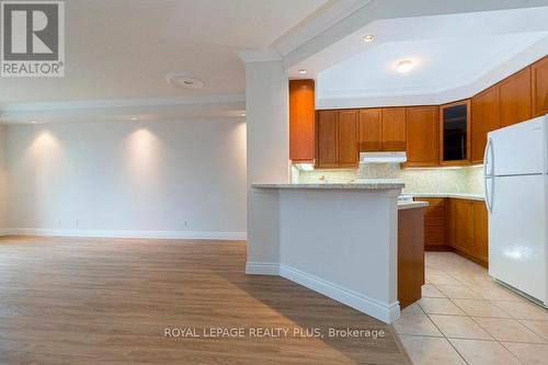 #321 -3351 Cawthra Rd, Mississauga, ON - Indoor Photo Showing Kitchen