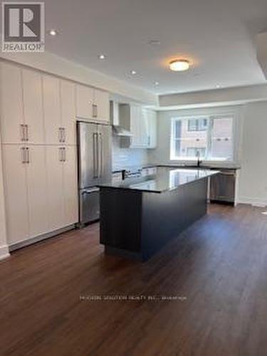 62 - 2273 Turnberry Road, Burlington, ON - Indoor Photo Showing Kitchen With Upgraded Kitchen