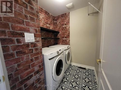 586 Duncan Lane, Milton, ON - Indoor Photo Showing Laundry Room