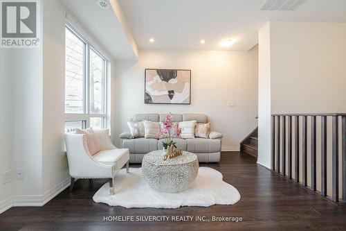 23 - 680 Atwater Avenue, Mississauga, ON - Indoor Photo Showing Living Room