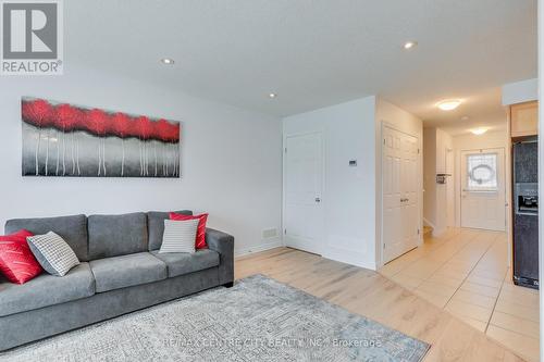 2630 Bateman Trail, London, ON - Indoor Photo Showing Living Room