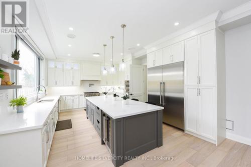 455 Samford Pl, Oakville, ON - Indoor Photo Showing Kitchen With Upgraded Kitchen