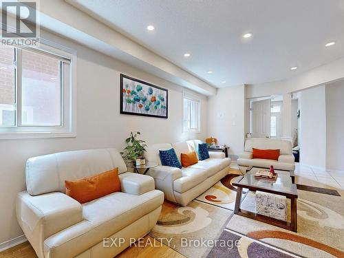 5469 Palmerston Cres, Mississauga, ON - Indoor Photo Showing Living Room