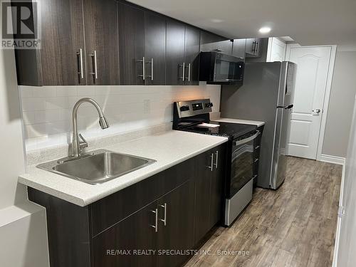 Bsmt - 900 Oasis Drive, Mississauga, ON - Indoor Photo Showing Kitchen