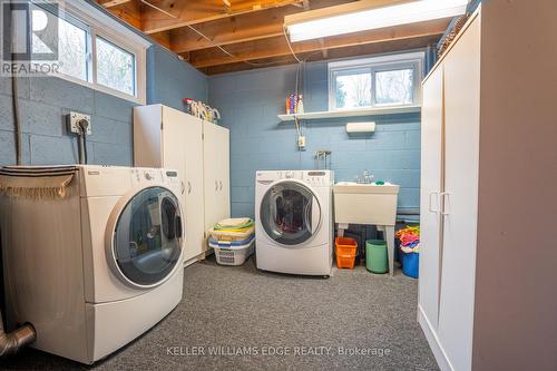 1484 Moss Glen Rd, Burlington, ON - Indoor Photo Showing Laundry Room