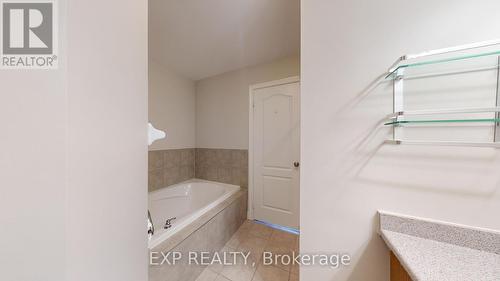 #3 -5725 Tosca Dr E, Mississauga, ON - Indoor Photo Showing Bathroom