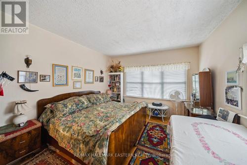 22 Fairview Avenue, Richmond Hill, ON - Indoor Photo Showing Bedroom
