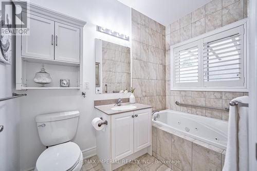 1054 Bob Scott Crt, Newmarket, ON - Indoor Photo Showing Bathroom