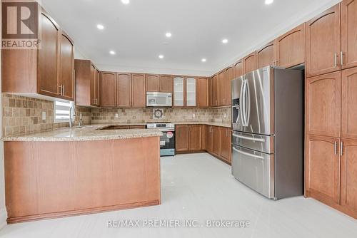 37 Colombo Crescent, Vaughan, ON - Indoor Photo Showing Kitchen